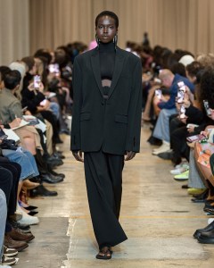Burberry RTW Spring 2023