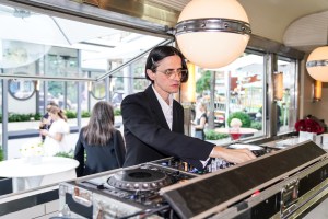 DJ