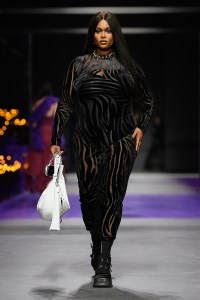 Versace RTW Spring 2023