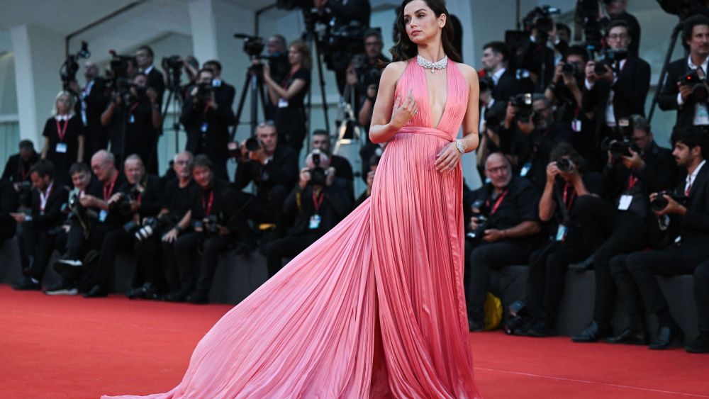 Cuban Spanish actress Ana de Armas arrives on September 8, 2022 for the screening of the film "Blonde" presented in the Venezia 79 competition as part of the 79th Venice International Film Festival at Lido di Venezia in Venice, Italy. (Photo by Tiziana FABI / AFP) (Photo by TIZIANA FABI/AFP via Getty Images)
