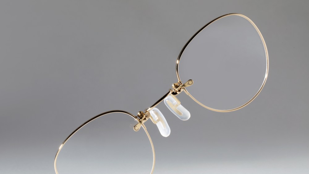Aiinaak's clip-on glasses.