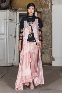 Runway at Dilara Findikoglu RTW Spring 2023 on September 17 , 2022 in London