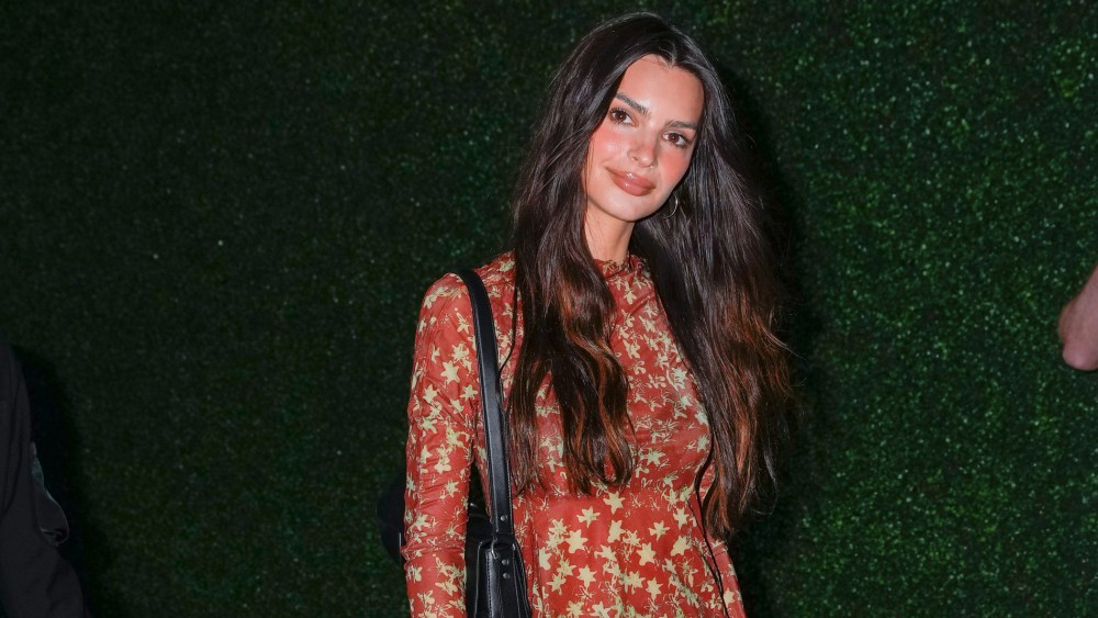 NEW YORK, NEW YORK - SEPTEMBER 07: Emily Ratajkowski and celebrities at us open attends the 2022 US Open at USTA Billie Jean King National Tennis Center on September 7, 2022 in the Flushing neighborhood of the Queens borough of New York City. (Photo by Gotham/GC Images)