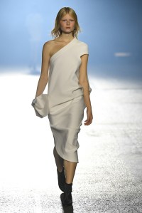 Issey Miyake RTW Spring 2023