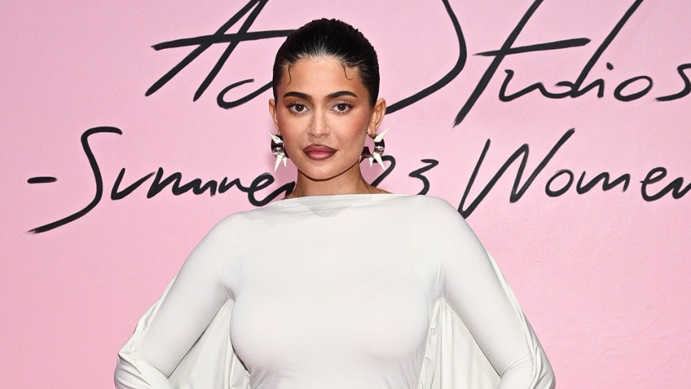 PARIS, FRANCE - SEPTEMBER 28: (EDITORIAL USE ONLY - For Non-Editorial use please seek approval from Fashion House) Kylie Jenner attends the Acne Studios Womenswear Spring/Summer 2023 show as part of Paris Fashion Week  on September 28, 2022 in Paris, France. (Photo by Stephane Cardinale - Corbis/Corbis via Getty Images)
