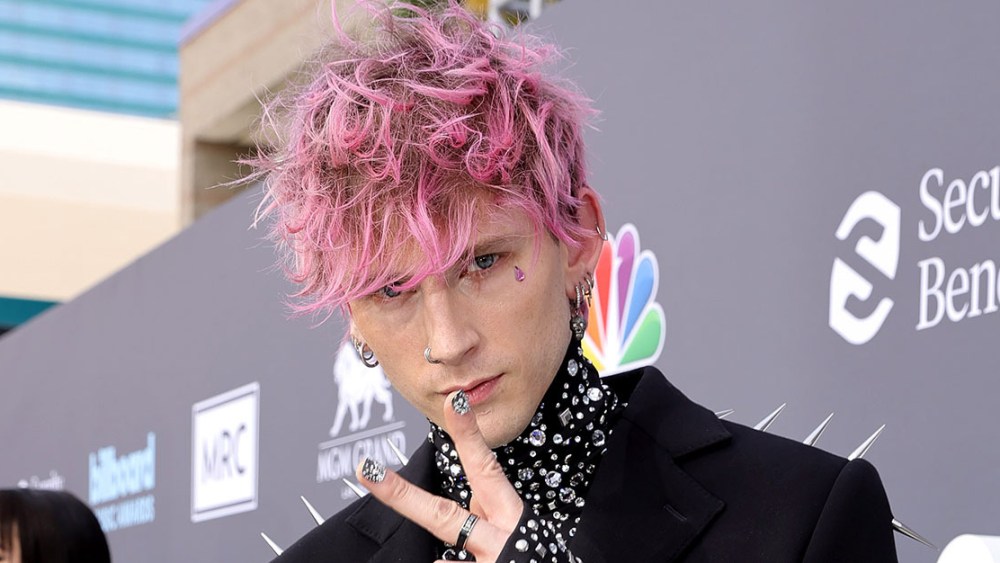 LAS VEGAS, NEVADA - MAY 15: Machine Gun Kelly attends the 2022 Billboard Music Awards at MGM Grand Garden Arena on May 15, 2022 in Las Vegas, Nevada. (Photo by Amy Sussman/Getty Images for MRC)