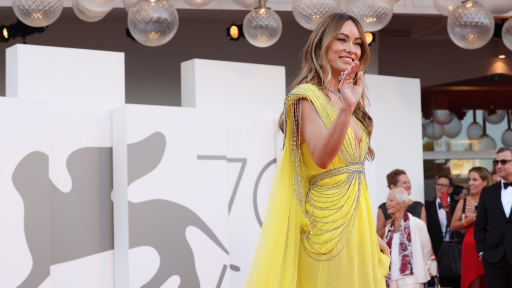 VENICE, ITALY - SEPTEMBER 05: Olivia Wilde wears yellow gucci dress and attends the "Don't Worry Darling" red carpet at the 79th Venice International Film Festival on September 05, 2022 in Venice, Italy. (Photo by Stefania D'Alessandro/WireImage)