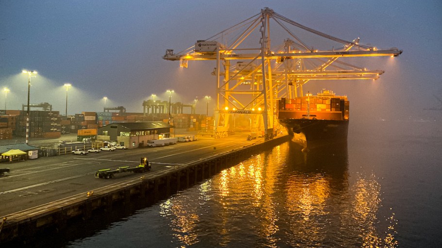 Port of Seattle. West Coast Labor Talks Run into New Wrinkle.