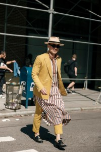 Street style at New York Fashion Week Spring 2023