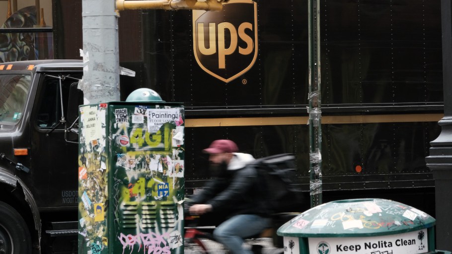 UPS Hiring 100,000 Ahead of Hectic Holidays