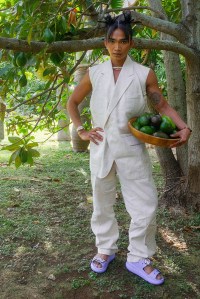 Bretman Rock, Crocs