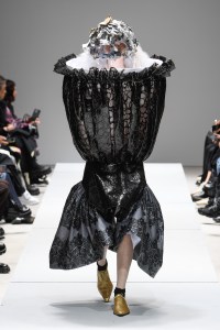 Comme Des Garcons RTW Spring 2023