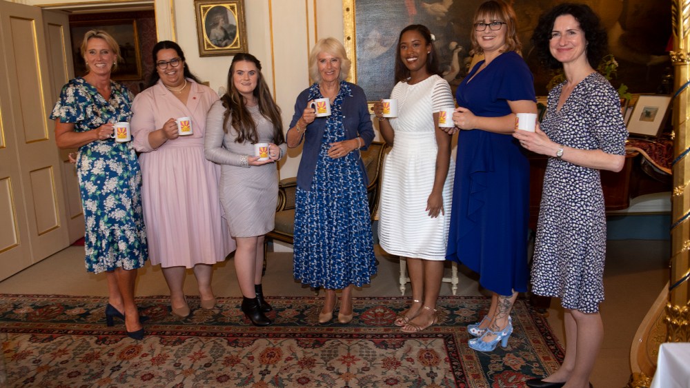 LONDON, ENGLAND - SEPTEMBER 03: Camilla, Duchess of Cornwall (C) poses with Founder of the 'Brilliant Breakfast' Annoushka Ducas (L), Najla Almutairi aged 27 (2nd L), Lauren Mann aged 24 (3rd L), Ellie Taylor aged 22 (3rd R), Corrina Sheppard aged 28 (2nd R) and Director of Fundraising at The Prince's Trust, Frances Milner (R), ahead of the charity's 'Brilliant Breakfast' campaign at Clarence House on September 03, 2021 in London, England. (Photo by Eddie Mulholland - WPA Pool/Getty Images)