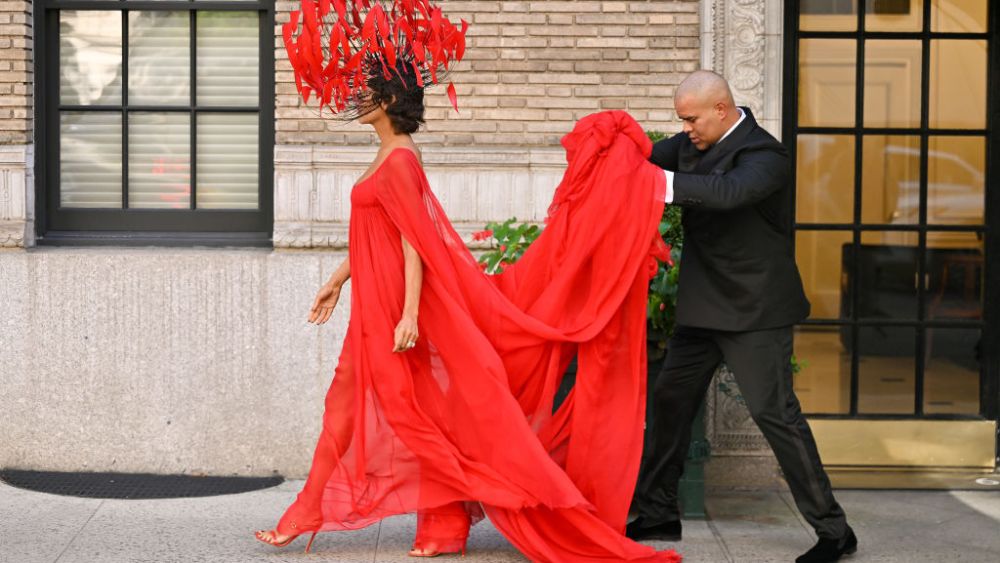 NEW YORK, NEW YORK - OCTOBER 11: Nicole Ari Parker and Christopher Jackson are seen on the set of "And Just Like That..." Season 2 the follow up series to "Sex and the City" on the Upper East Side on October 11, 2022 in New York City. (Photo by James Devaney/GC Images)