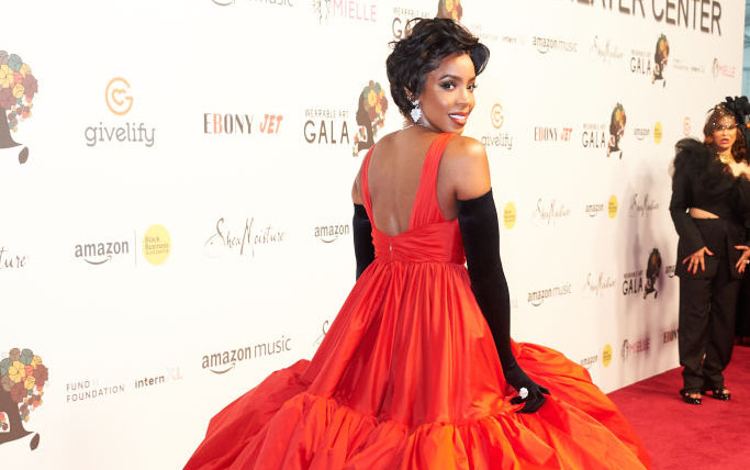 SANTA MONICA, CALIFORNIA - OCTOBER 22: Kelly Rowland wears Monsoori’s fall 2022 collection red dress  Dorothy Dandridge and the dark romance of Lynn Whitfield inspiration, and attends the 5th annual Wearable Art Gala honoring Angela Bassett and Mark Bradford at Barker Hangar on October 22, 2022 in Santa Monica, California. (Photo by Unique Nicole/Getty Images)