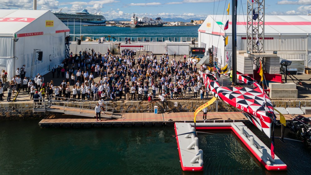 Launch Luna Rossa Prototype