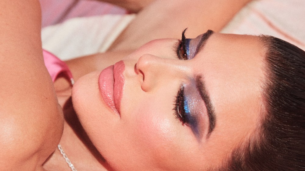 Lisa Rinna wearing Rinna Beauty eye shadow.