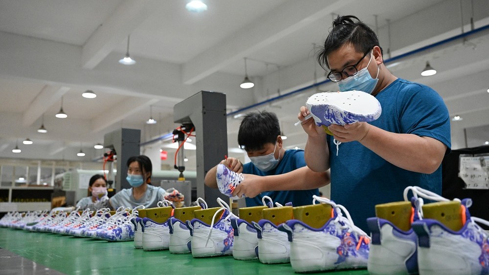 As the footwear market navigates headwinds such as high inventories and weaker consumer demand, the flow of imports into the United States continued to slow in August.