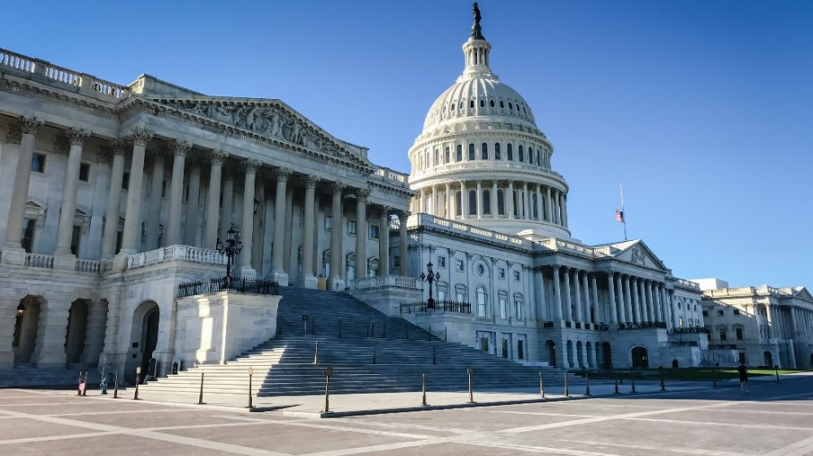 Members of Congress have introduced a bipartisan bill benefiting American importers.