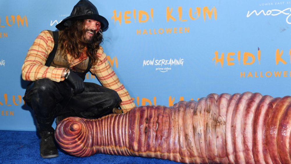 NEW YORK, NEW YORK - OCTOBER 31: Tom Kaulitz and Heidi Klum attend Heidi Klum's 21st Annual Halloween Party presented by Now Screaming x Prime Video and Baileys Irish Cream Liqueur at Sake No Hana at Moxy Lower East Side on October 31, 2022 in New York City. (Photo by Noam Galai/Getty Images for Heidi Klum)