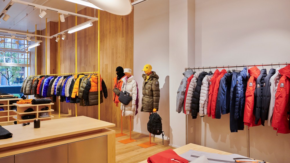 Parajumpers store.