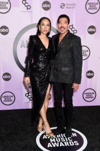 Lisa Parigi and Lionel Richie at the 2022 American Music Awards held at the Microsoft Theater at L.A. Live on November 20, 2022 in Los Angeles, California.