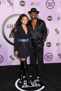 Maile Brady and Wayne Brady at the 2022 American Music Awards held at the Microsoft Theater at L.A. Live on November 20, 2022 in Los Angeles, California.