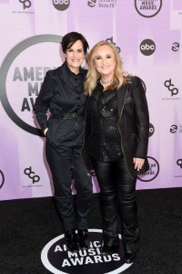 Linda Wallem and Melissa Etheridge at the 2022 American Music Awards held at the Microsoft Theater at L.A. Live on November 20, 2022 in Los Angeles, California.