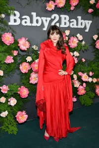 Zooey Deschanel at the 2022 Baby2Baby Gala held at Pacific Design Center on November 12, 2022 in Los Angeles, California.