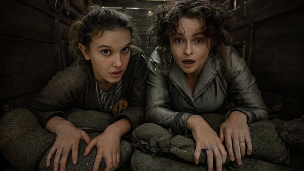 Enola Holmes 2. Millie Bobby Brown as Enola Holmes, Helena Bonham Carter as Eudoria Holmes. Cr. Alex Bailey/Netflix © 2022