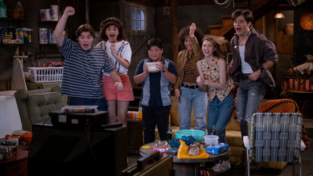 new shows on netflix in january 2023, That ‘90s Show. (L to R) Maxwell Acee Donovan as Nate, Sam Morelos as Nikki, Reyn Doi as Ozzie, Ashley Aufderheide as Gwen Runck, Callie Haverda as Leia Forman, Mace Coronel as Jay Kelso in episode 102 of That ‘90s Show. Cr. Patrick Wymore/Netflix © 2022