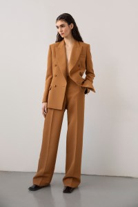 Aknvas Pre-Fall 2023
