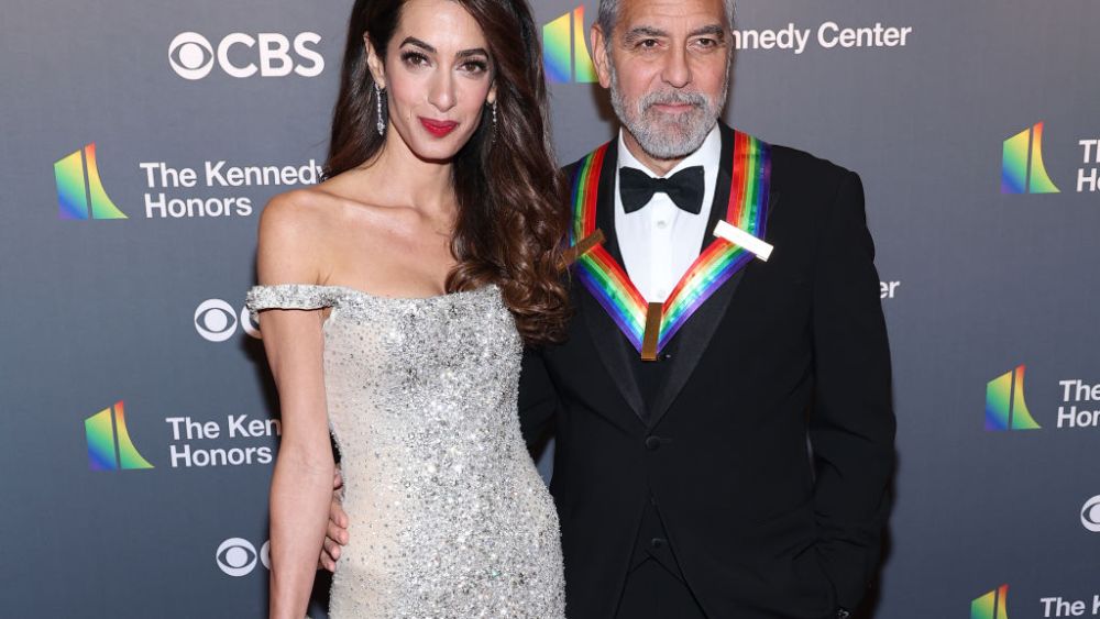 WASHINGTON, DC - DECEMBER 04: Honoree George Clooney (R) and Amal Clooney attend the 45th Kennedy Center Honors ceremony at The Kennedy Center on December 04, 2022 in Washington, DC. (Photo by Paul Morigi/Getty Images)