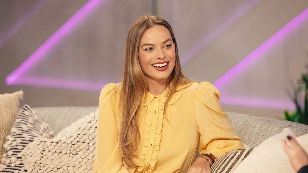 Margot Robbie on Thursday's episode of "The Kelly Clarkson Show.  Ulla Johnson's pre-fall 2023 trunk show yellow blouse and flared pants with ruffles and 70s retro inspired.