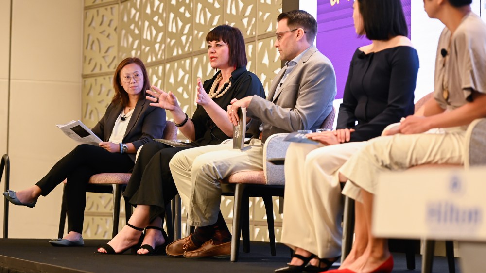 From left: Joyce Tsoi, Director of Collective Action Programs, SAC and Dedy Mahardika, SBT Engagement Manager, Southeast Asia and Oceania at CDP at the SAC Annual Meeting 2022 in Singapore during a plenary session, introducing the SAC Decarbonisation Program.