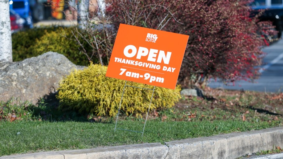 Big Lots reports Q3 loss