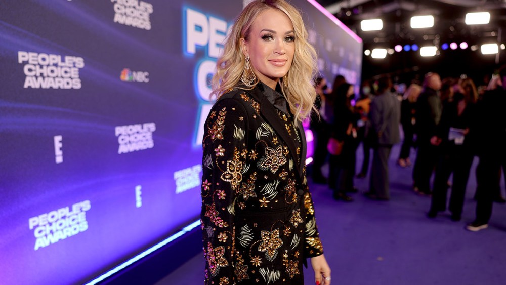 SANTA MONICA, CALIFORNIA - DECEMBER 06: 2022 PEOPLE'S CHOICE AWARDS -- Pictured: Carrie Underwood arrives to the 2022 People's Choice Awards held at the Barker Hangar on December 6, 2022 in Santa Monica, California. --  (Photo by Chris Polk/E! Entertainment/NBC via Getty Images)