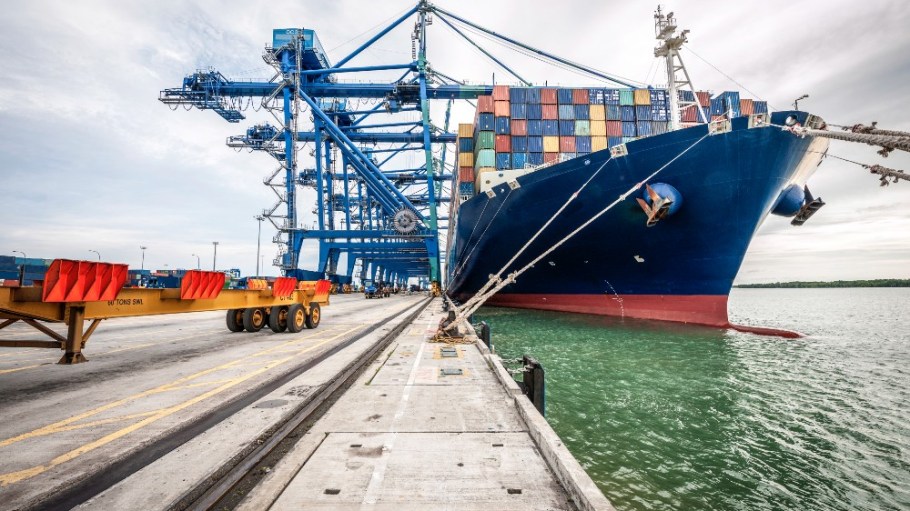 Customs will implement new rules for brokerage firms this month.