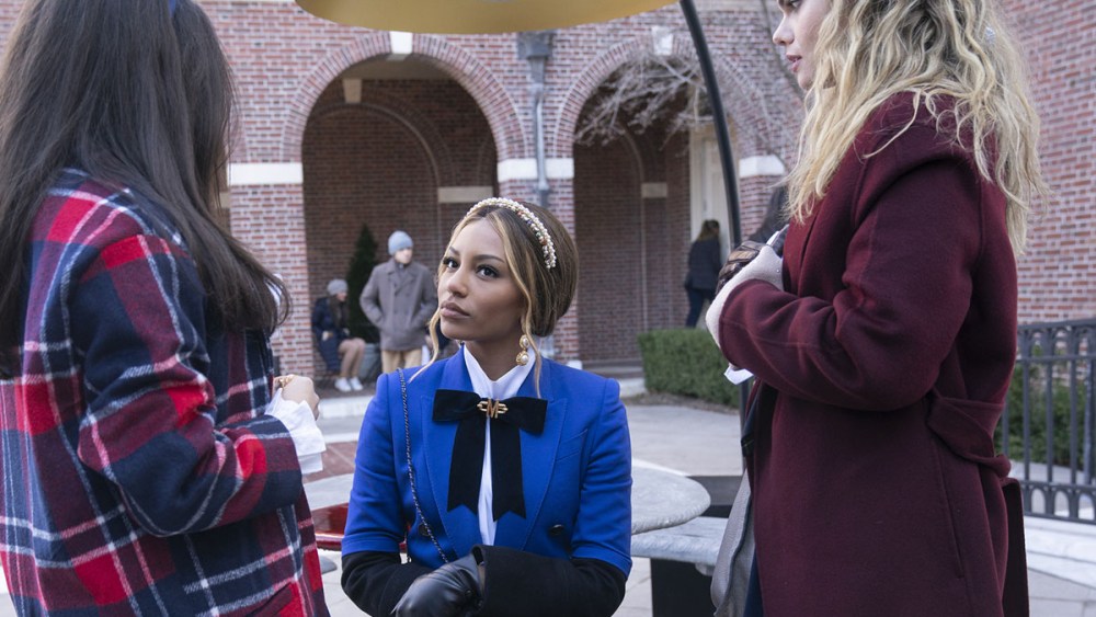 savannah lee smith gossip girls fashion headband season 2 on hbo max