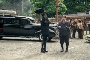 Wednesday. (L to R) Catherine Zeta-Jones as Morticia Addams, Luis Guzmán as Gomez Addams in episode 203 of Wednesday. Cr. Helen Sloan/Netflix © 2025