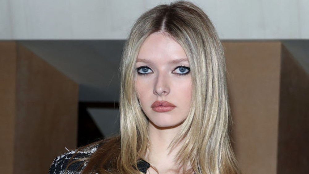 gwyneth paltrow daughter apple martin,  PARIS, FRANCE - JANUARY 24: (EDITORIAL USE ONLY - For Non-Editorial use please seek approval from Fashion House) Apple Martin attends the Chanel Haute Couture Spring Summer 2023 show as part of Paris Fashion Week  on January 24, 2023 in Paris, France. (Photo by Pascal Le Segretain/Getty Images)