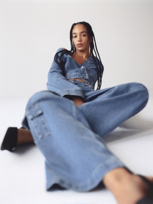 Mango launches its first denim collection designed with circularity criteria to promote a second life for garments.
