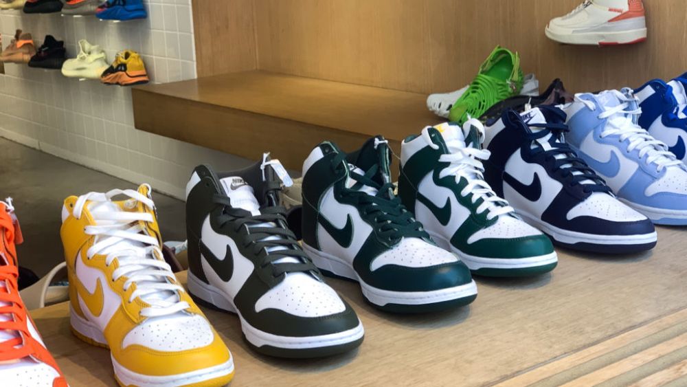 Rakuten survey finds Nike narrowly leading LuLuLemon in most-Googled; Savoo survey has Nike chasing only Zara