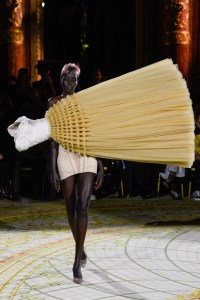 Viktor & Rolf Couture Spring 2023