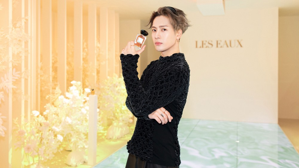 Jackson Wang attended the opening of "L'Exposition" in Shanghai last Friday.