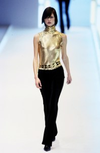 A look from the Paco Rabanne fall 2000 show.