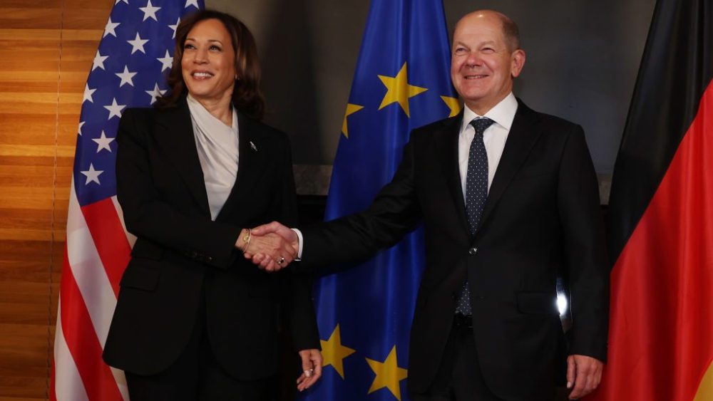 MUNICH, GERMANY - FEBRUARY 17: (L-R) United States Vice President Kamala Harris and German Chancellor Olaf Scholz shake hands at their bilateral meeting at the 2023 Munich Security Conference (MSC) on February 17, 2023 in Munich, Germany.  The Munich Security Conference brings together defence leaders and stakeholders from around the world and is taking place February 17-19. Russia's ongoing war in Ukraine is dominating the agenda.  (Photo by Johannes Simon/Getty Images)
