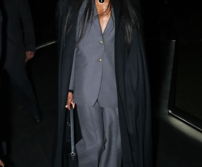LONDON, ENGLAND - FEBRUARY 20: Naomi Campbell arrives at the Burberry Autumn Winter 2023 show during London Fashion Week at Kennington Park on February 20, 2023 in London, England. (Photo by Dave Benett/Getty Images for Burberry)