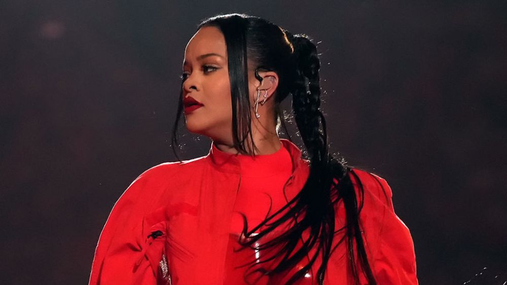 GLENDALE, ARIZONA - FEBRUARY 12:  Rihanna performs during Apple Music Super Bowl LVII Halftime Show at State Farm Stadium on February 12, 2023 in Glendale, Arizona. (Photo by Kevin Mazur/Getty Images for Roc Nation)