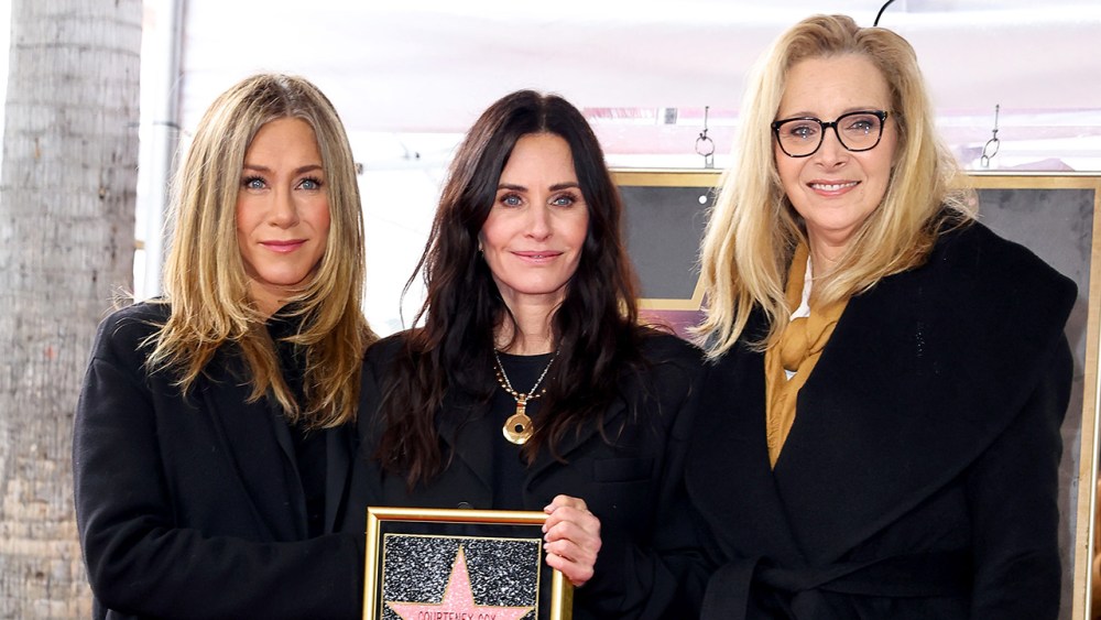 HOLLYWOOD, CALIFORNIA - FEBRUARY 27: (L-R) Jennifer Aniston, Courtney Cox and Lisa Kudrow attend the Hollywood Walk of Fame Star Ceremony for Courteney Cox on February 27, 2023 in Hollywood, California. (Photo by Leon Bennett/Getty Images)